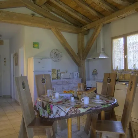 De La Jument Grise-calme Et Tranquillite Casa de Férias